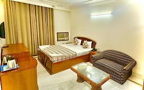 Pablas International Hotel New Delhi 3*